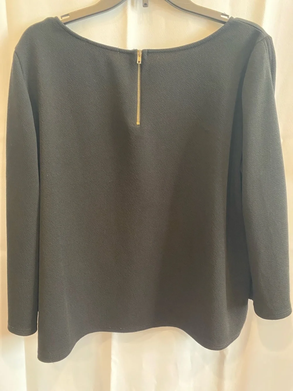 Green Envelope Black Long-Sleeve Textured Blouse - Picture 4 of 6